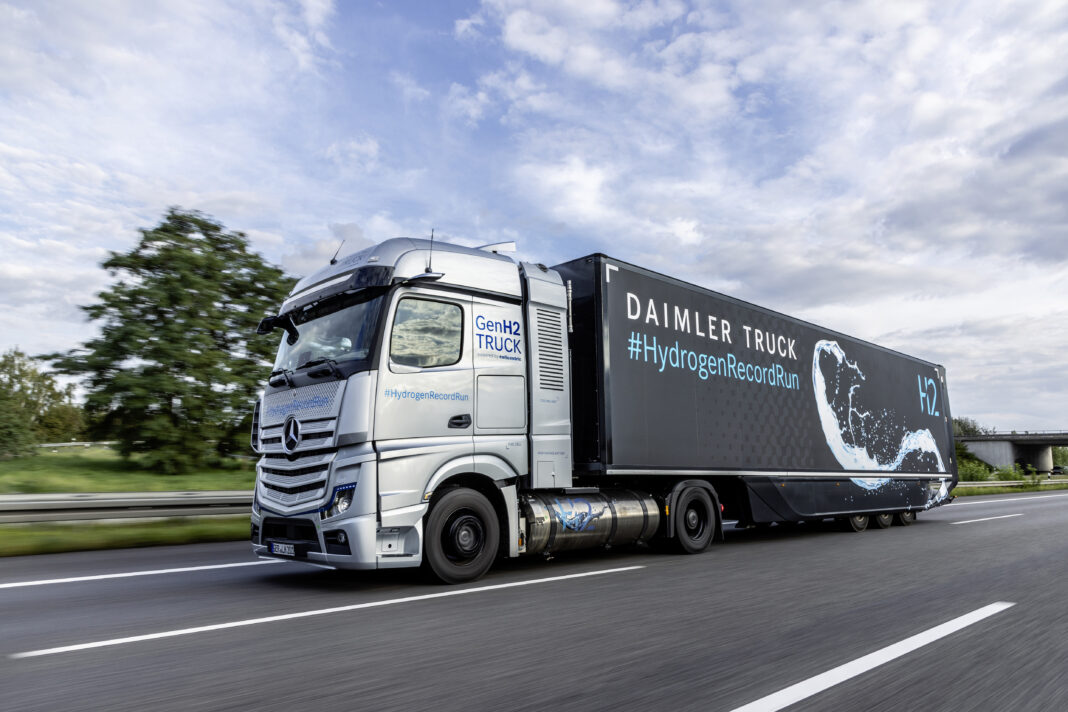 Mercedes-Benz GenH2 na diaľnici