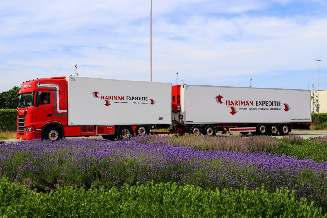 Dlhá súprava Scania vo farbách Hartman Expeditie