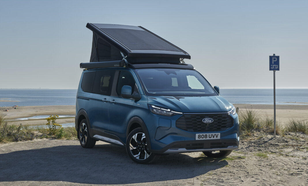 Ford Transit Custom Nugget Active s vysunutou strechou
