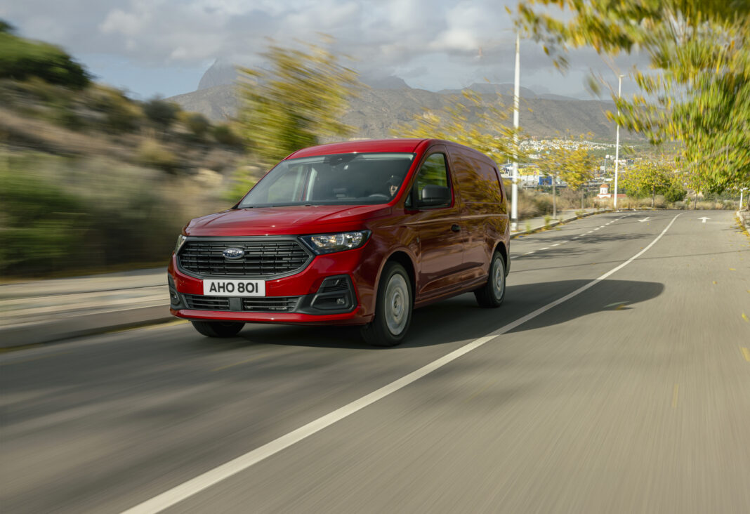 Ford Transit Connect červený