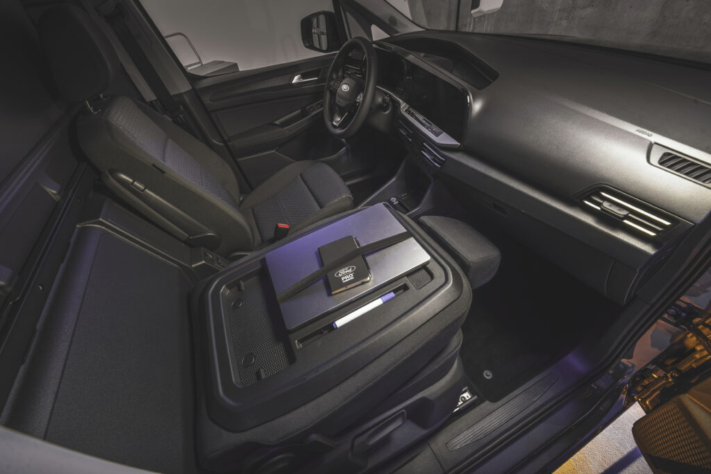 Ford Transit Connect interiér