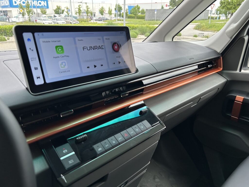 Nová elektrická dodávka SV má viac ako 12-palcový displej