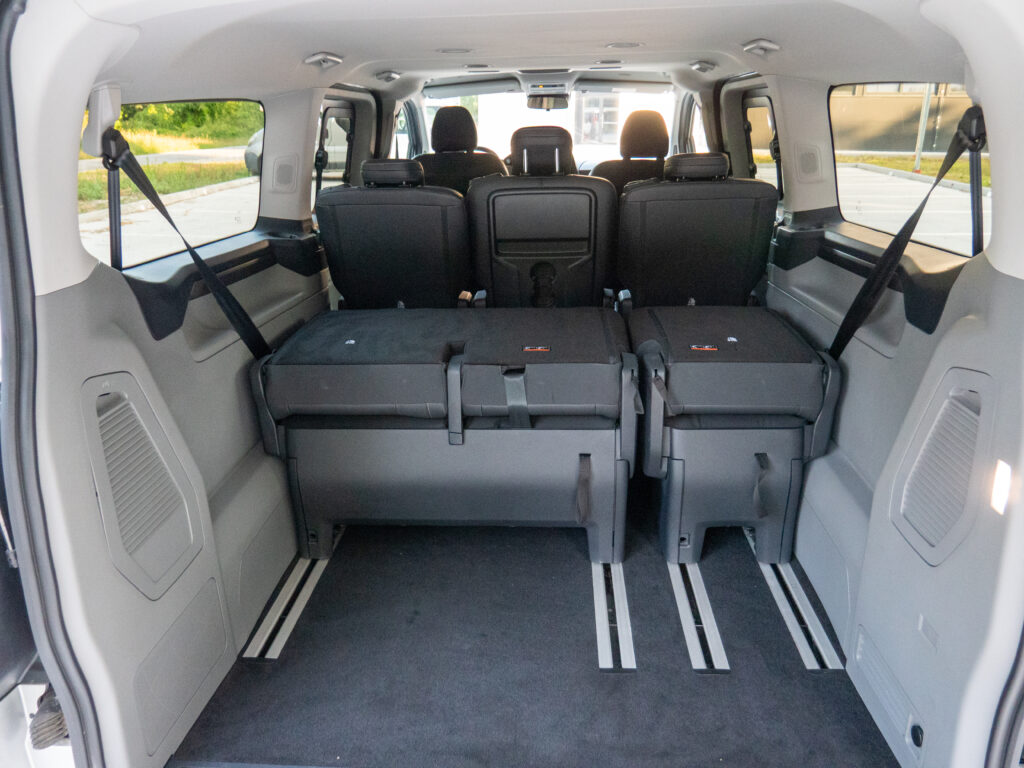 Ford Tourneo Custom batožinový priestor