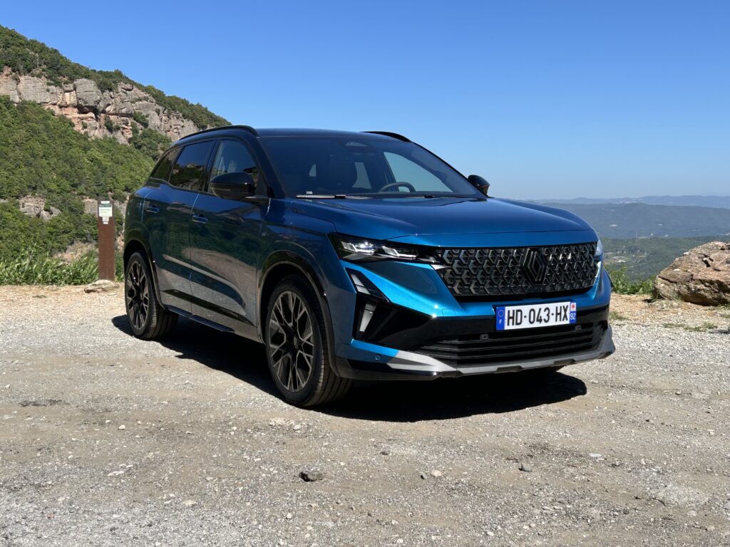 Nový Renault Austral má prednú masku s 3D efektom