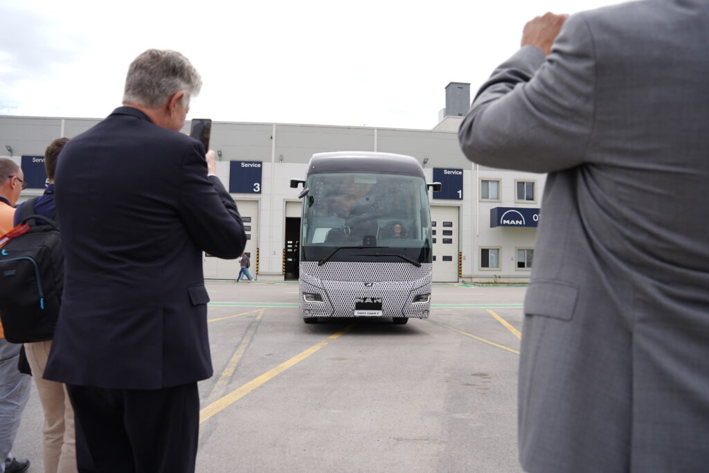 Na testovacom okruhu skúšali inžinieri MAN Lion's Coach E
