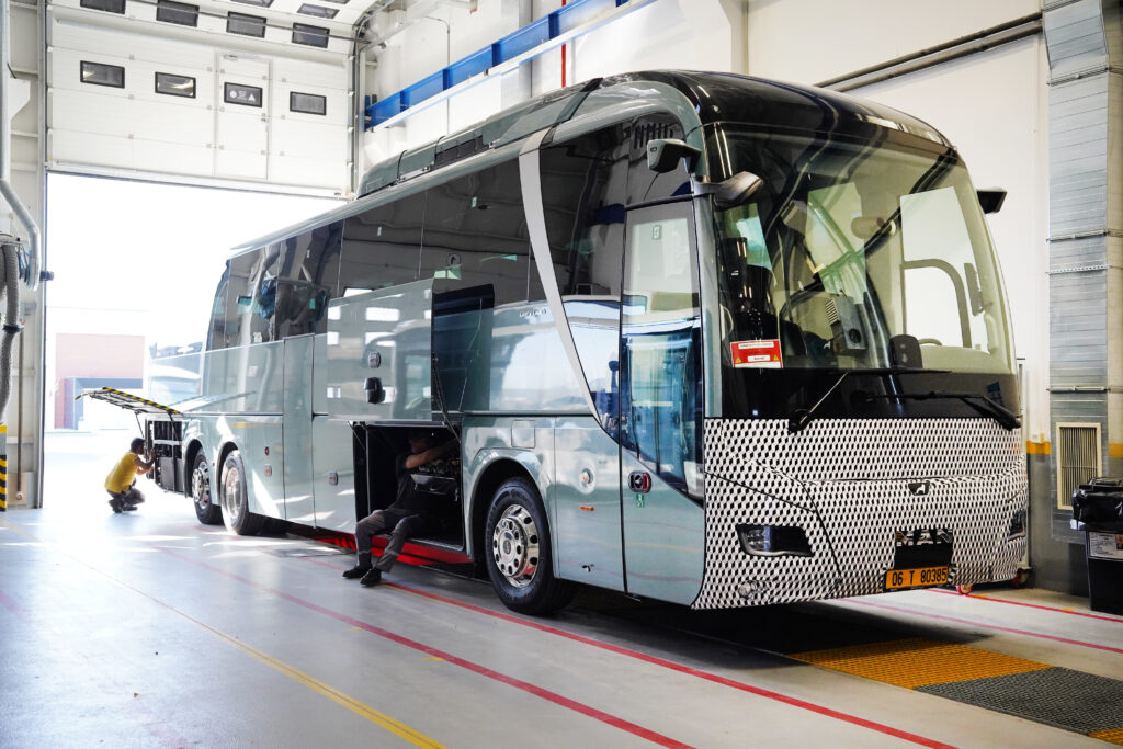 MAN Lion's Coach E pri servisnej prehliadke