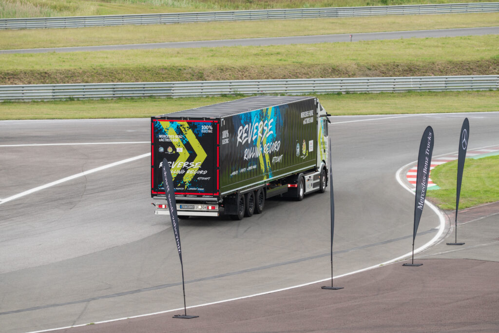 Mercedes-Benz Trucks uskutočnila úspešný pokus o rekord
