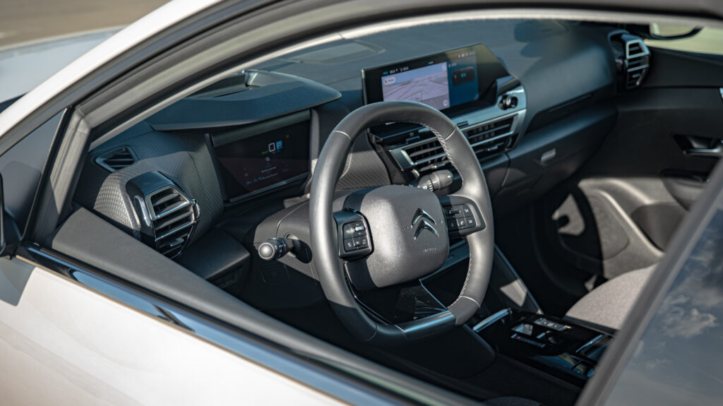 Citroen e-C4X interiér