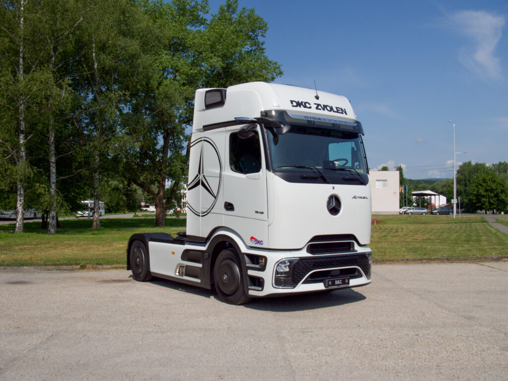 Nový Actros L Procabin pre D.K.C. Zvolen už jazdí vo flotile