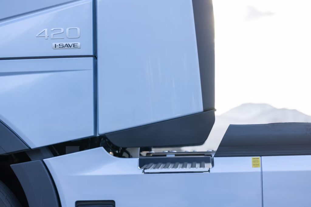 Spojler za kabínou na modeli Volvo FH Aero