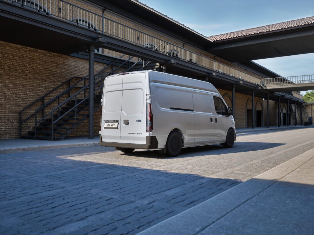 Ford Transit City ponúkne dĺžky L1 a L2