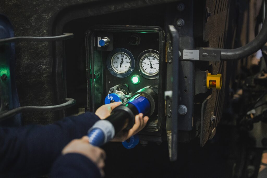 Spaľovací motor na vodík je jednou z alternatív pre bezemisné pohony